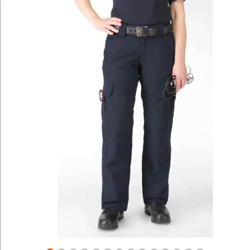Gently used Women’s 5.11 Tactical EMS pants. Excellent condition.  Navy. size 6L - Picture 11 of 11